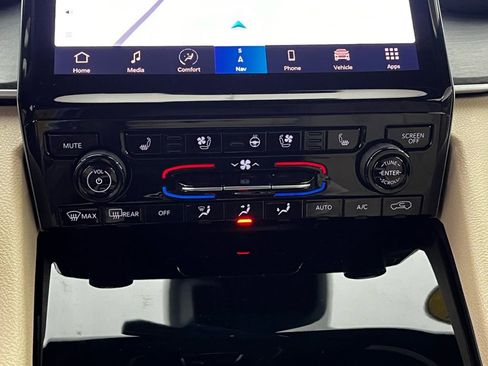 Used 2024 Jeep Grand Cherokee L Limited w/ Luxury Tech Group II image 24