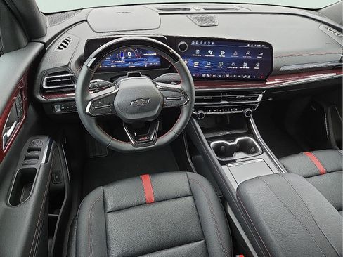 Used 2024 Chevrolet Traverse RS image 12