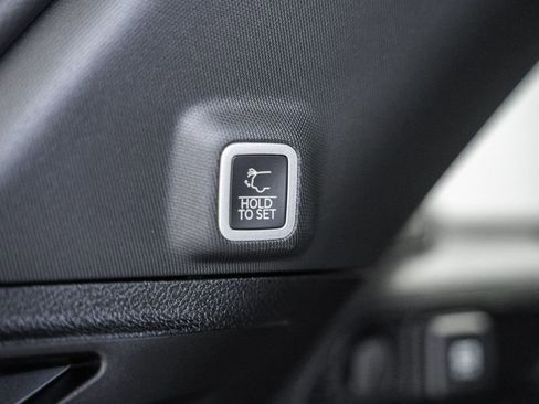 New 2025 Jeep Grand Cherokee Altitude image 10