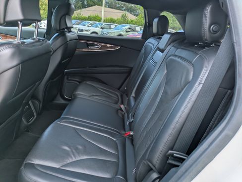 Used 2019 Lincoln Nautilus Reserve FWD image 13