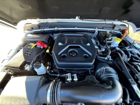 Used 2024 Jeep Wrangler Unlimited Rubicon 4xe image 28