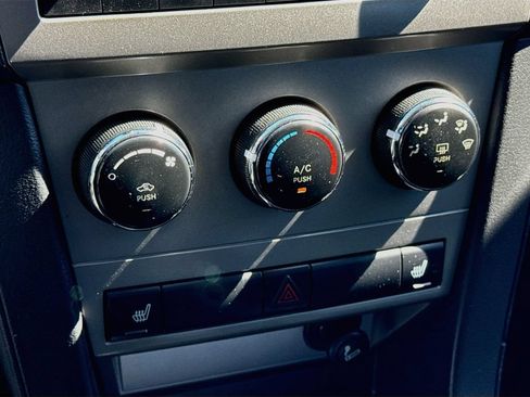Used 2010 Dodge Avenger R/T FWD image 11