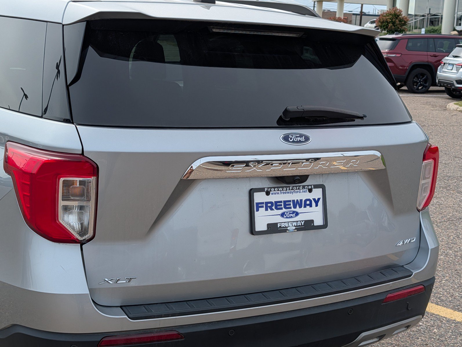 Used 2024 Ford Explorer XLT w/ Equipment Group 202A AWD/4WD image 10