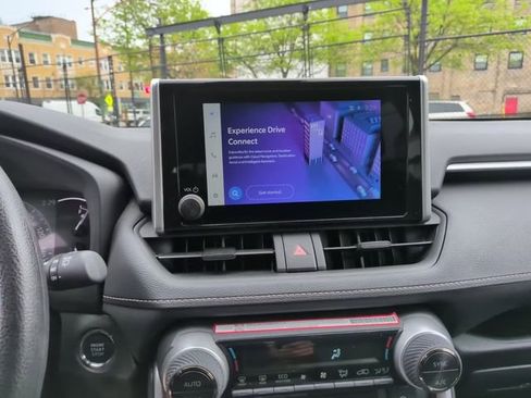 Used 2025 Toyota RAV4 XLE FWD image 21