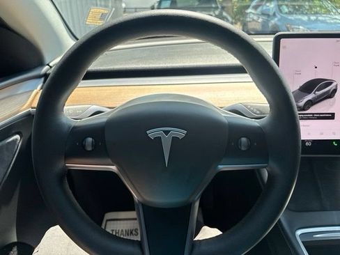 Used 2025 Tesla Model Y Long Range AWD/4WD image 17