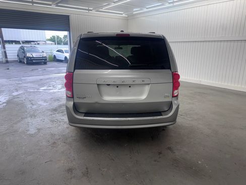 Used 2016 Dodge Grand Caravan R/T image 6