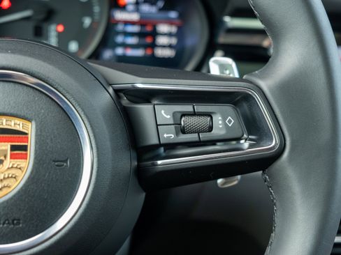 Certified 2025 Porsche Macan AWD/4WD image 29