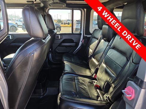 Used 2018 Jeep Wrangler Unlimited Sahara image 11