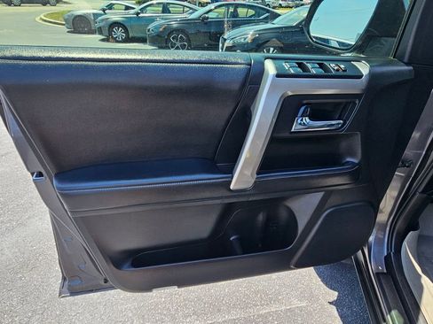 Used 2022 Toyota 4Runner SR5 Premium w/ Moonroof Package AWD/4WD image 13