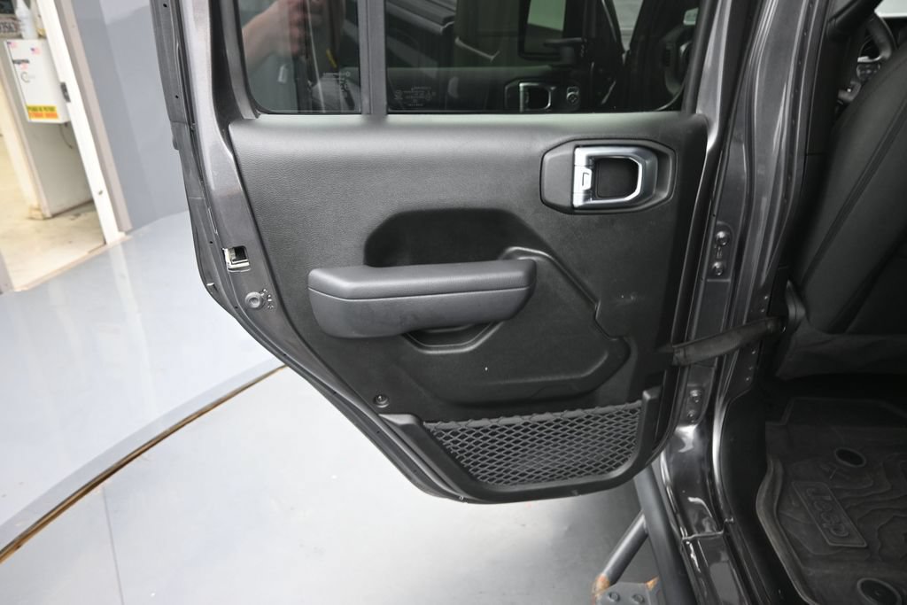 Used 2022 Jeep Gladiator Sport AWD/4WD image 16