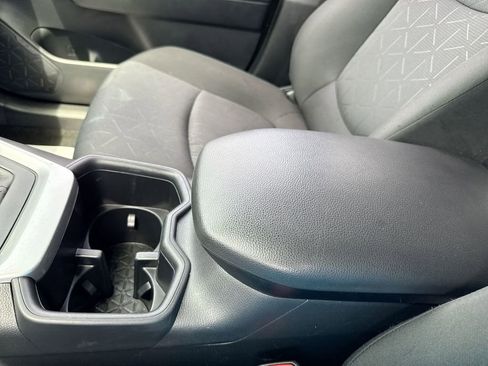 Used 2022 Toyota RAV4 XLE AWD/4WD image 21