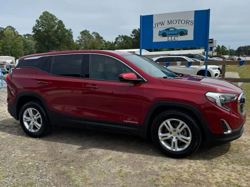 Used 2020 GMC Terrain SLE FWD image 1