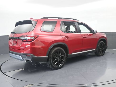 Used 2025 Honda Pilot Touring image 6