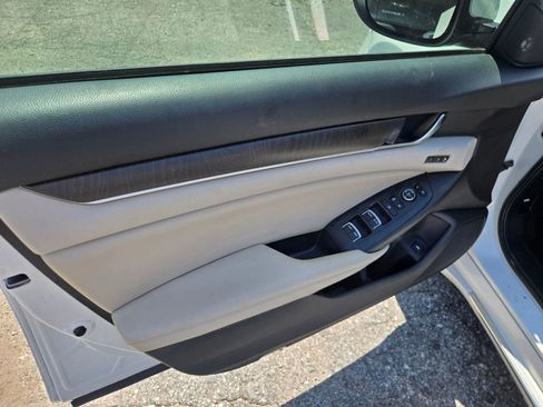 Used 2019 Honda Accord Touring image 9
