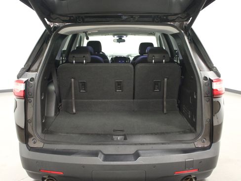 Used 2018 Chevrolet Traverse LT image 12
