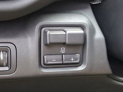 Used 2025 Chevrolet Silverado EV LT image 30