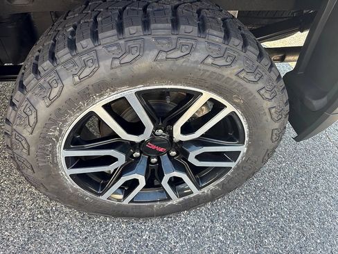 Certified 2023 GMC Sierra 1500 AT4 w/ AT4 Premium Package AWD/4WD image 9