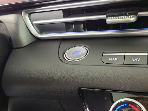 New 2025 Hyundai Elantra Limited image 17