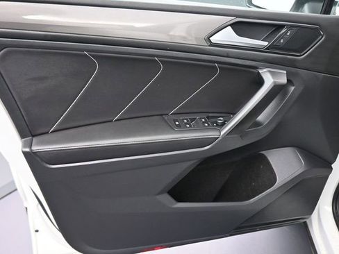 Used 2023 Volkswagen Tiguan SE w/ Panoramic Sunroof Package FWD image 28
