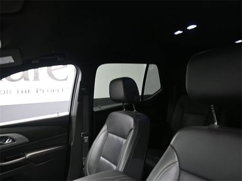 Used 2023 Chevrolet Traverse LT image 17