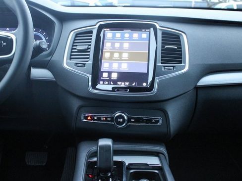 Used 2025 Volvo XC90 B5 Core image 16