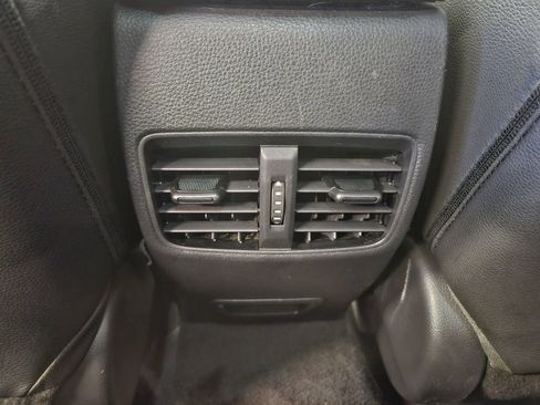 Used 2024 Toyota Corolla Cross XLE image 21