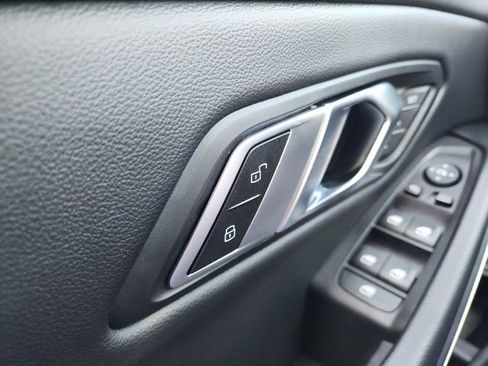 Used 2023 BMW 330i xDrive Sedan w/ Driving Assistance Package image 39