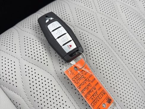 Used 2025 Mitsubishi Outlander AWD image 44