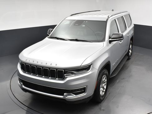 Used 2024 Jeep Wagoneer L 4WD image 24