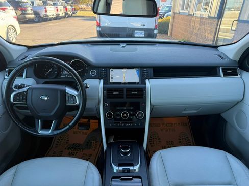 Used 2019 Land Rover Discovery Sport SE image 24
