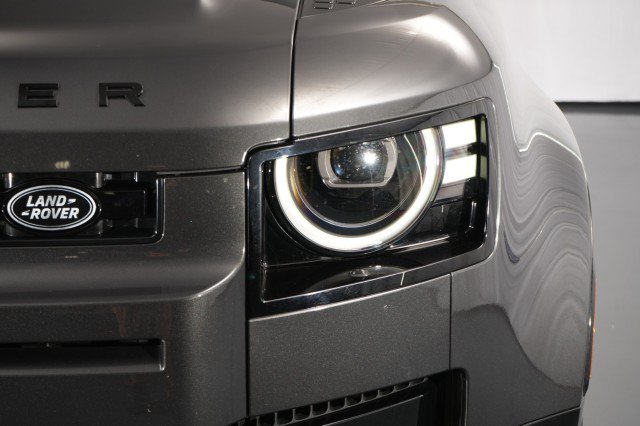 Used 2026 Land Rover Defender 110 X-Dynamic SE AWD/4WD image 6