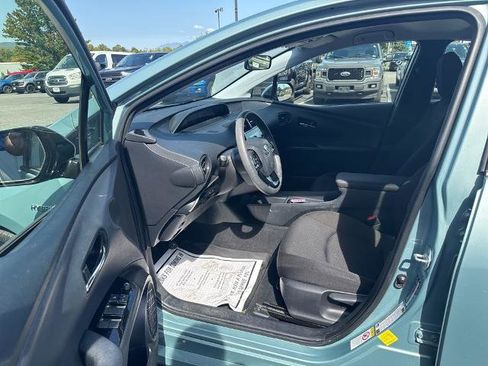 Used 2020 Toyota Prius LE image 9