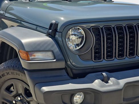 Used 2024 Jeep Wrangler Sport AWD/4WD image 32