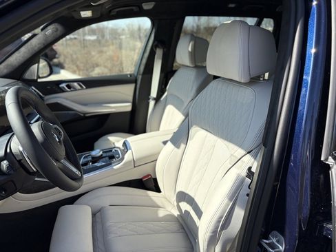 Used 2025 BMW X7 M60i image 15