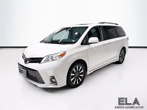 Used 2019 Toyota Sienna XLE w/ XLE Navigation Package AWD/4WD image 4
