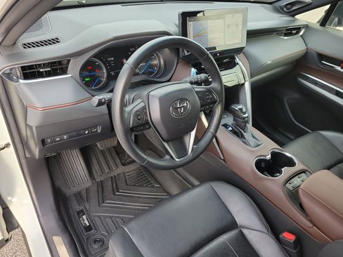 Used 2021 Toyota Venza XLE w/ Softex Package image 8