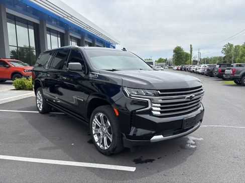 Used 2023 Chevrolet Suburban High Country w/ Premium Package 2 AWD/4WD image 4