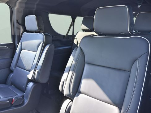 Used 2021 GMC Yukon XL SLT AWD/4WD image 18