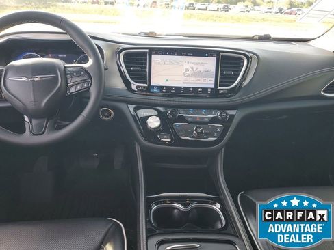 Used 2023 Chrysler Pacifica Limited w/ S Appearance Package image 11