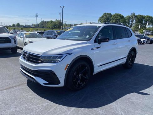 Used 2023 Volkswagen Tiguan SE R-Line FWD image 3