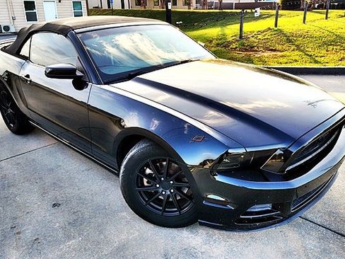Used 2013 Ford Mustang Premium RWD image 4