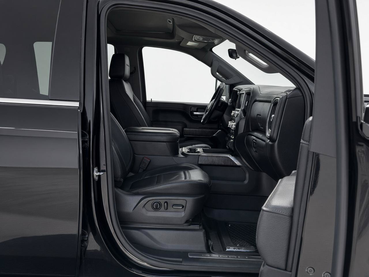 Used 2021 GMC Sierra 2500 Denali w/ Denali Black Diamond Edition AWD/4WD image 14
