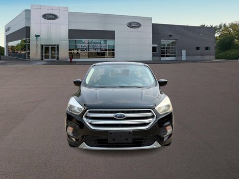 Used 2017 Ford Escape SE FWD image 3