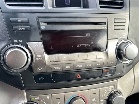 Used 2011 Toyota Highlander SE image 27