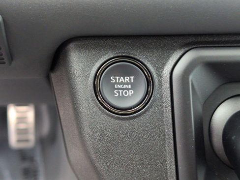 Used 2025 Land Rover Defender 110 image 18