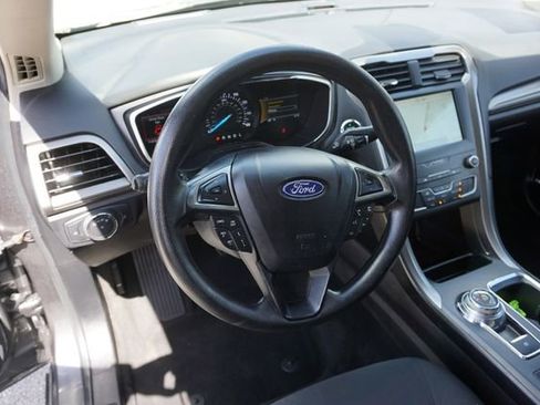 Used 2020 Ford Fusion SE image 15