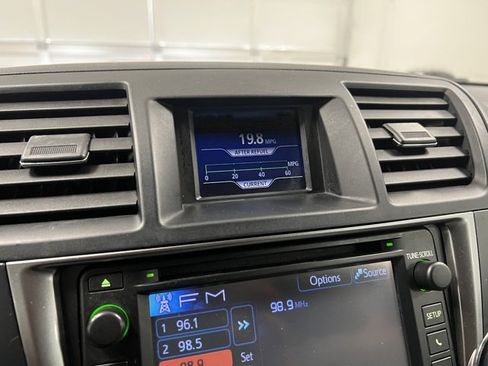 Used 2013 Toyota Highlander Plus image 37