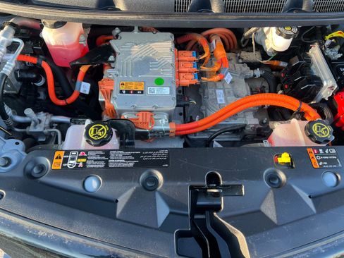 Used 2019 Chevrolet Bolt Premier w/ Infotainment Package image 10