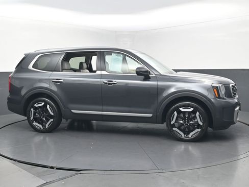 Used 2024 Kia Telluride S w/ S Sunroof Package FWD image 5