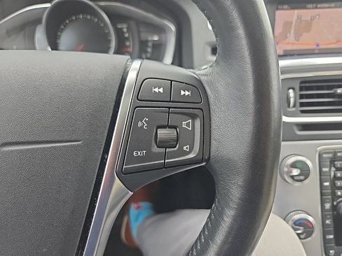 Used 2018 Volvo S60 T5 Dynamic w/ Vision Package FWD image 12